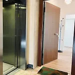 Ristrutturato Con 3 Da Letto, 2 Bagni E Terrazza Apartmán *