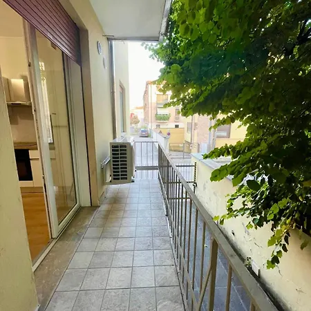 Ristrutturato Con 3 Da Letto, 2 Bagni E Terrazza