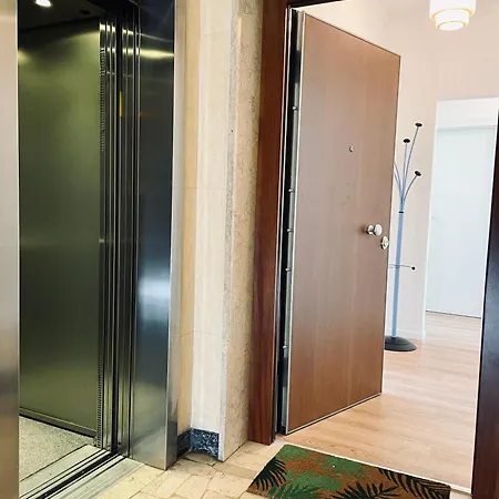 Quadrilocale Rinnovato 3 Camere- 2 Bagni E Terrazza Privata Appartement *
