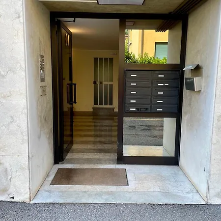 Ristrutturato Con 3 Da Letto, 2 Bagni E Terrazza Lägenhet *