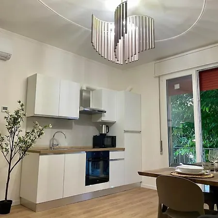 Appart Ristrutturato Con 3 Camere Da Letto, 2 Bagni E Terrazza * Padova