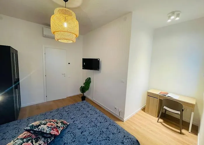 Ristrutturato Con 3 Da Letto, 2 Bagni E Terrazza