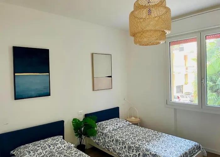 Ristrutturato Con 3 Da Letto, 2 Bagni E Terrazza Apartman